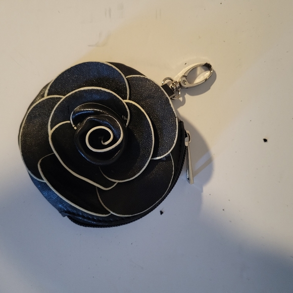 Black Flower bag with small change purse and key holder - Picture 11 of 12